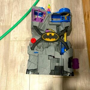 Bat cave imaginex set (joker figure included)
